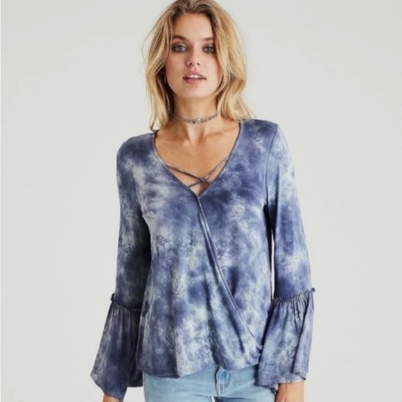 EUC American Eagle Soft & Sexy Blue Tie-Dye Bell Sleeve Crisscross Neck Top - Picture 1 of 7